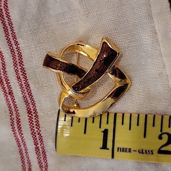 Cute heart brooch - Picture 4 of 5